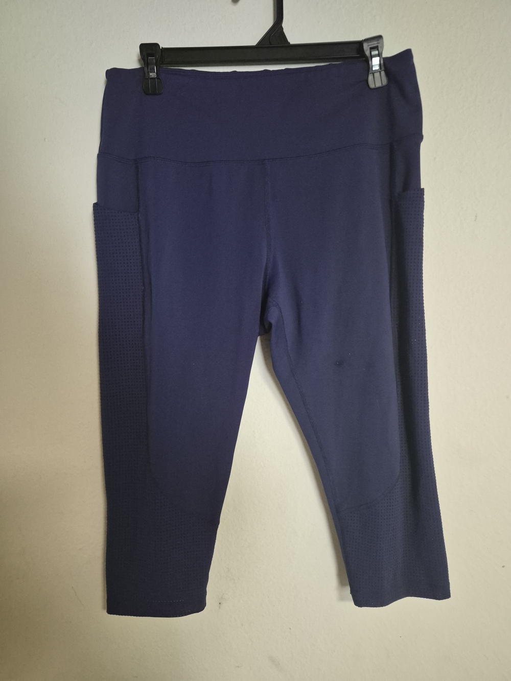 High-Rise Navy Cropped Performance Capris